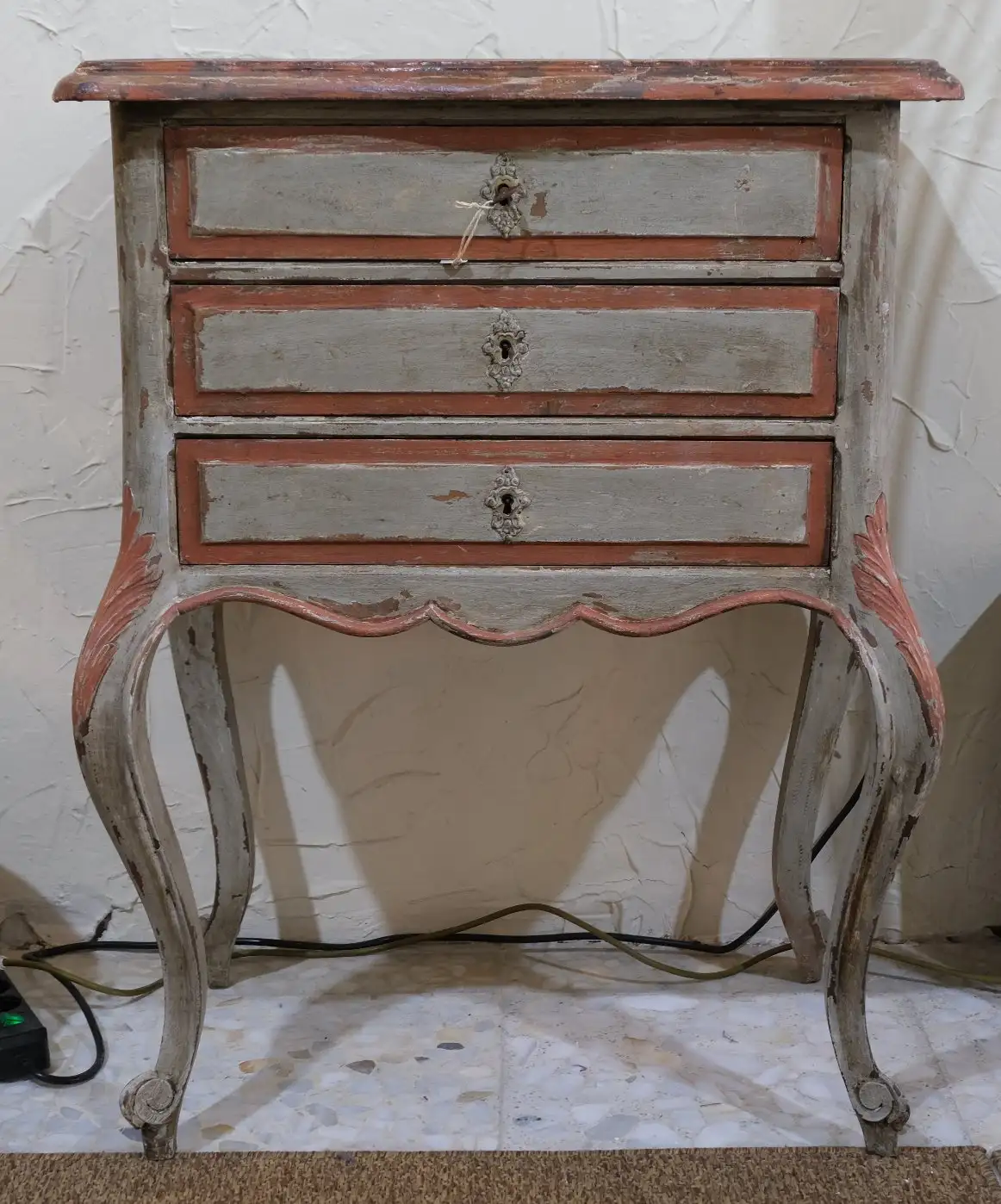 Cómoda del Siglo XIX en Madera Pintada