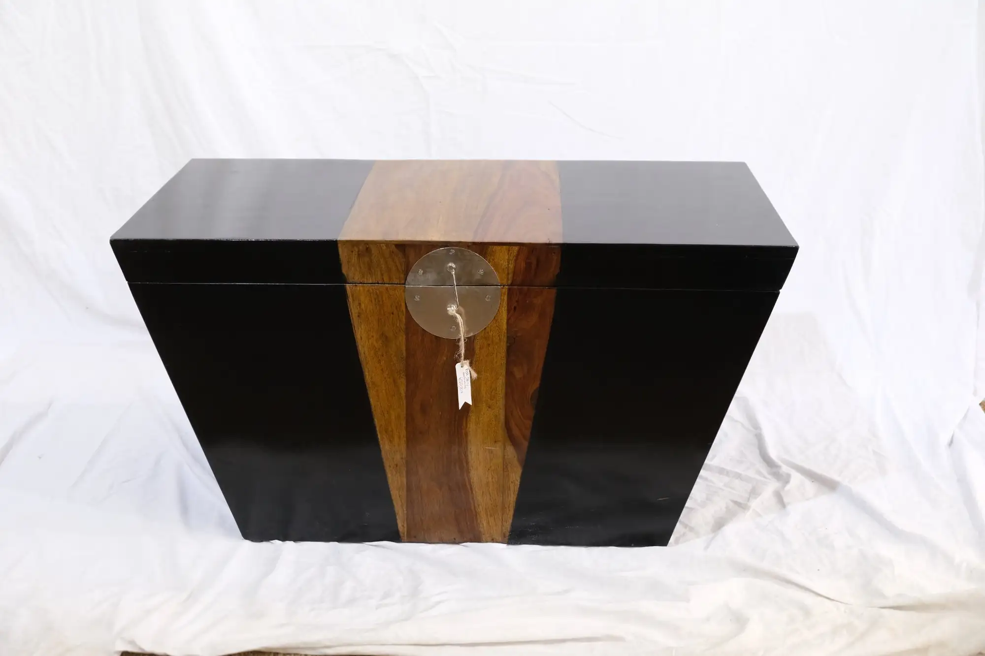 Arcón del Siglo XX en Madera y Acero