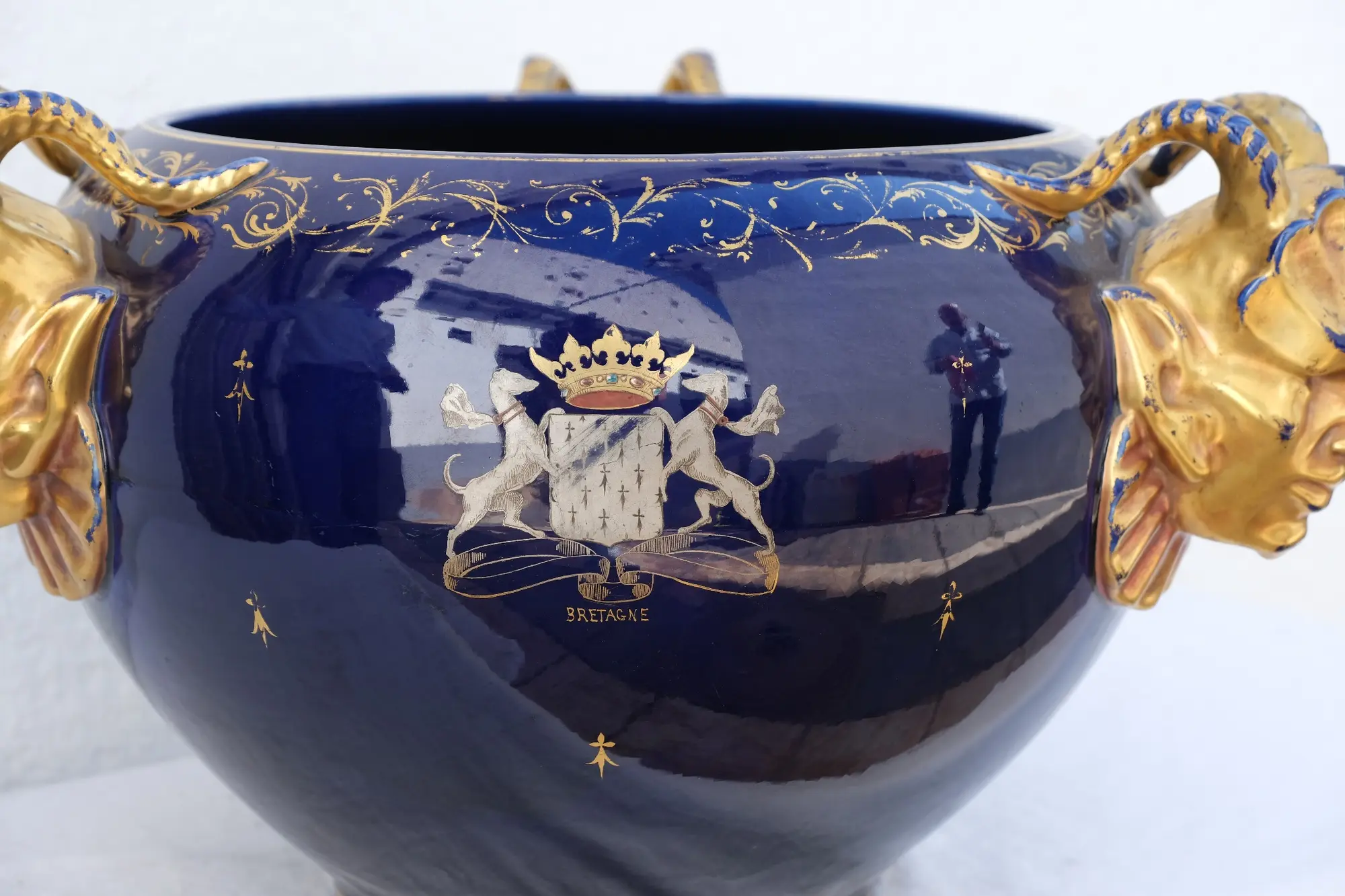 Planter with Demons in Glazed Heraldic Ceramic - 5/9