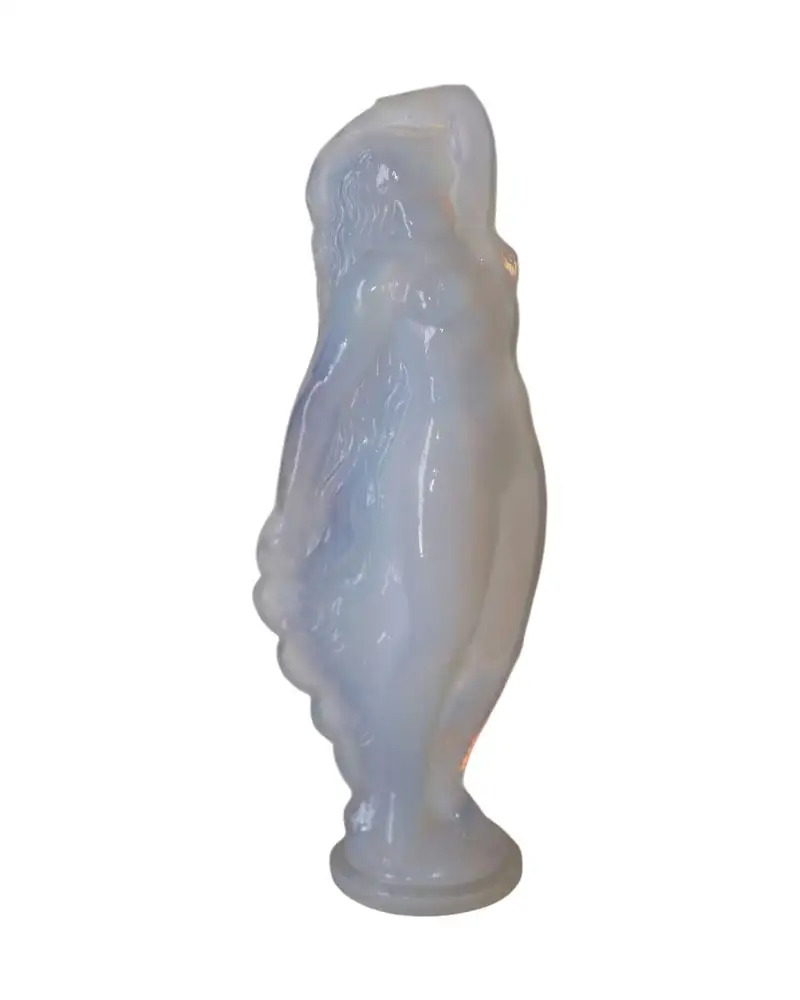Figura de Mujer en Cristal Opalescente del Siglo XX