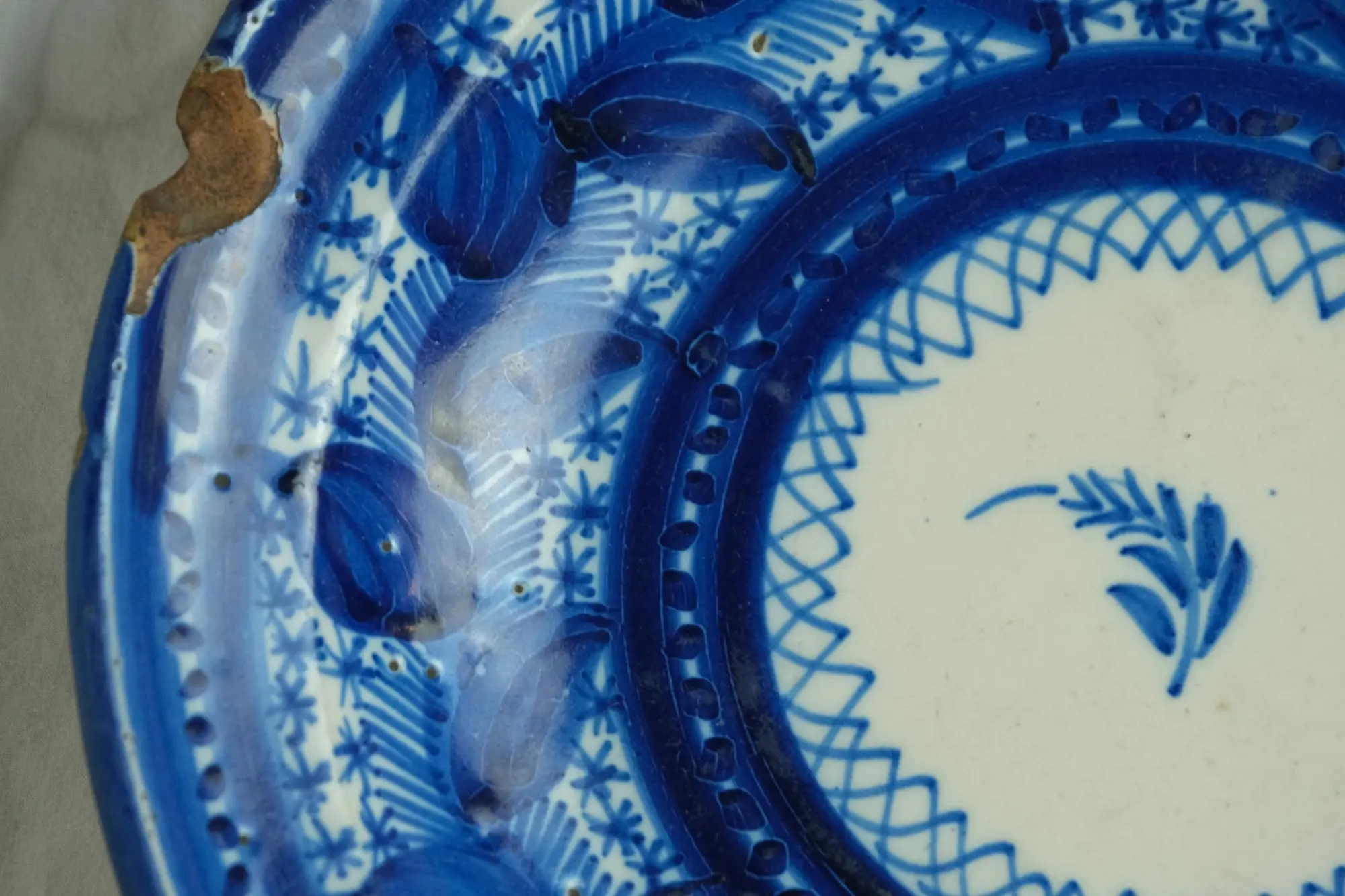 Plato Ovalado del Siglo XIX en Cerámica Azul y Blanca, Objetos Decorativos, Siglo XIX · vista 2/6