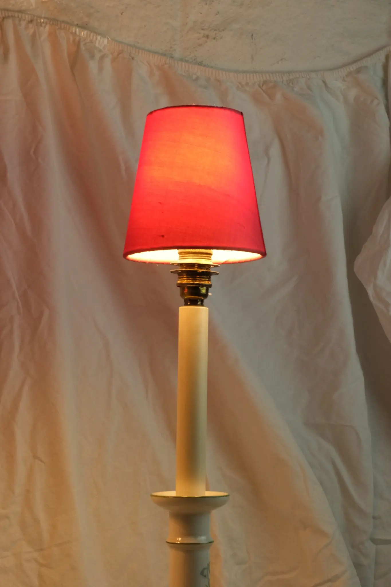 Lámparas de Mesa del Siglo XX con Pantallas Rojas, Iluminación, Primera mitad del siglo XX · vista 4/7