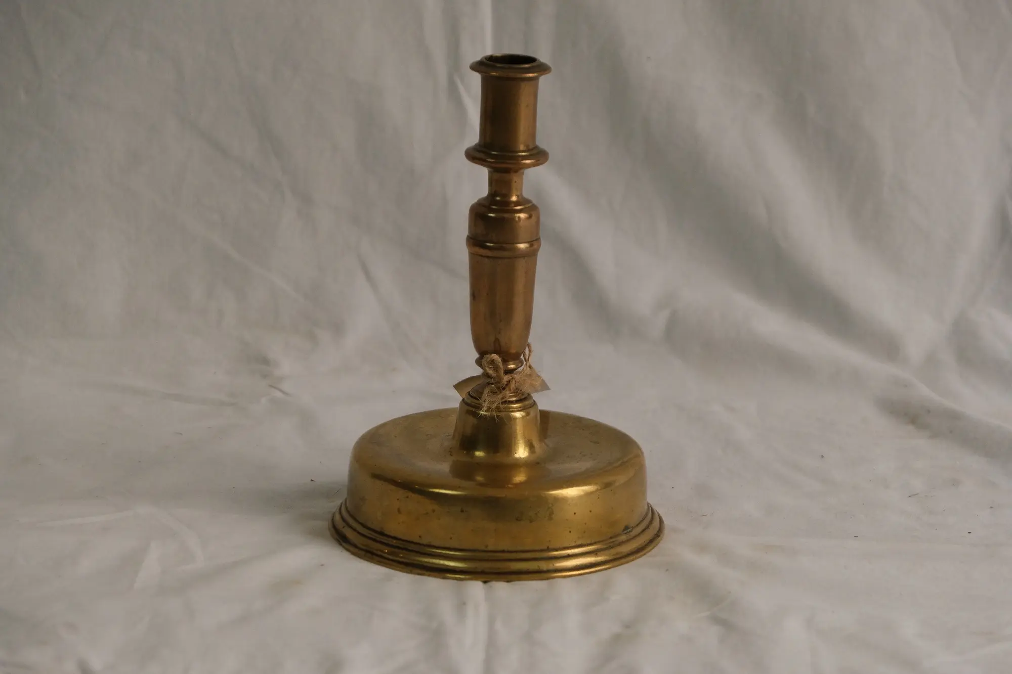 Candelabro de Bronce del Siglo XIX con Base Redonda, Iluminación, Siglo XIX