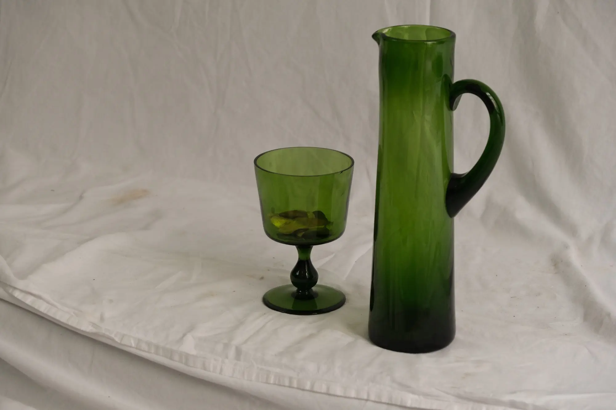 Copa de Vidrio Verde del Siglo XIX con Base Sólida, Objetos Decorativos, Siglo XIX · vista 5/5