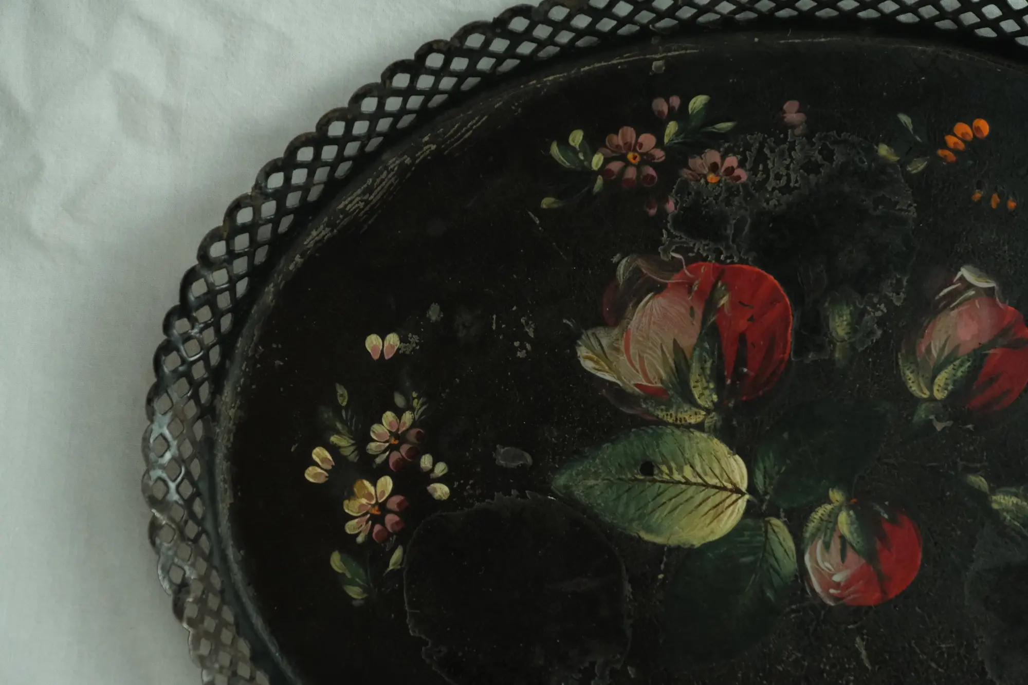 Bandeja Ovalada del Siglo XIX con Pintura Floral, Objetos Decorativos, Siglo XIX · vista 2/7