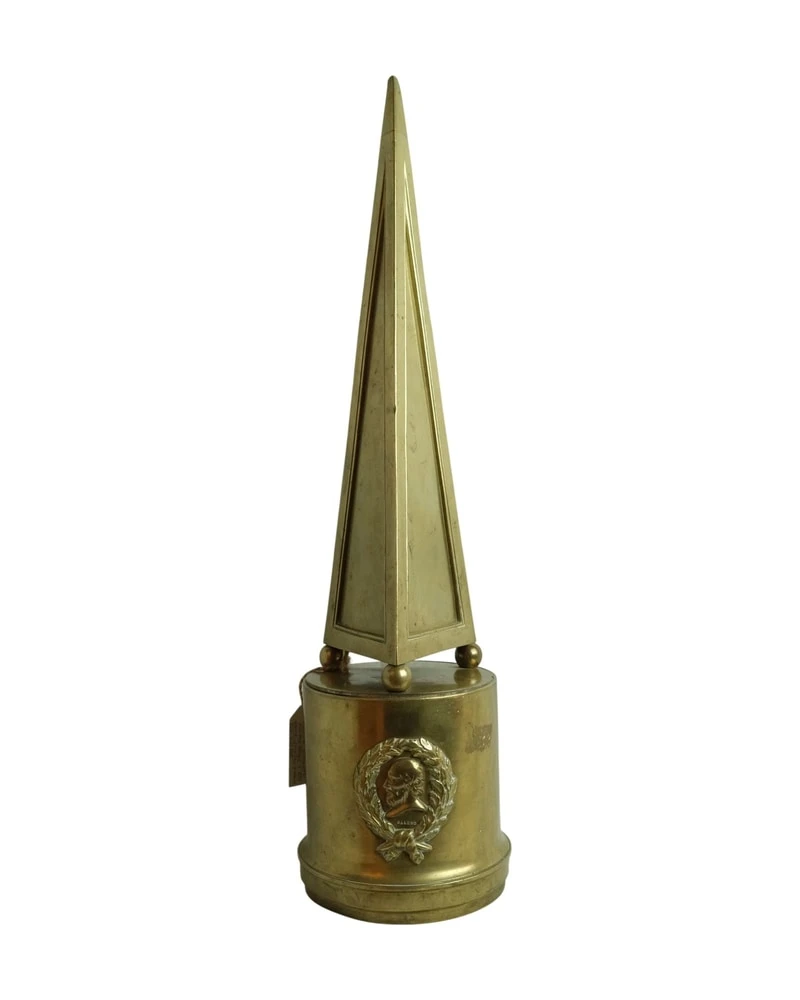 Obelisco de Bronce del Siglo XX con Inscripción, Objetos Decorativos, Primera mitad del siglo XX