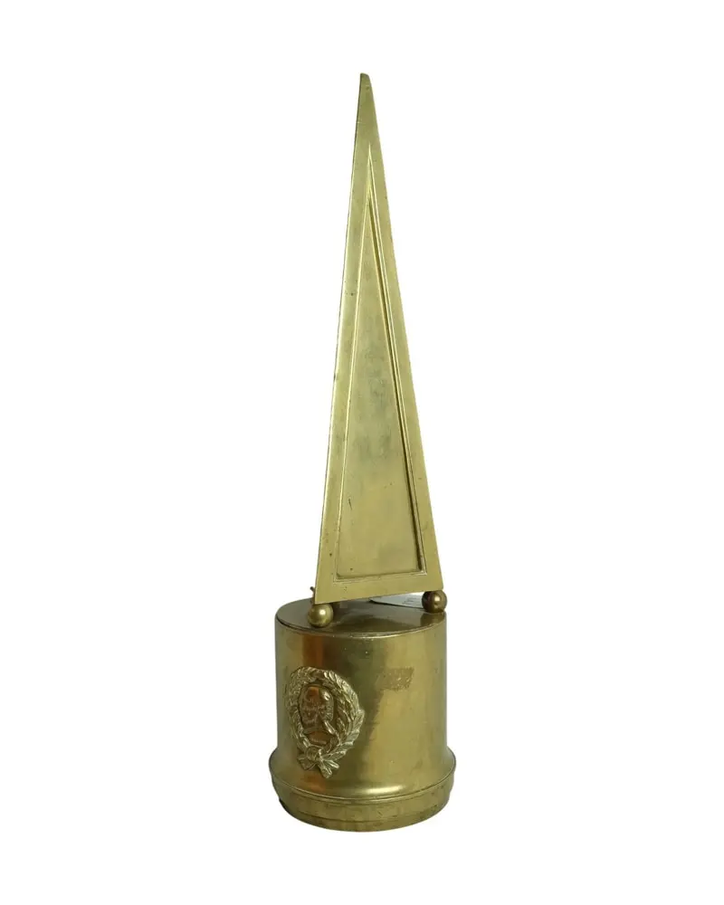 Obelisco de Bronce del Siglo XX con Inscripción, Objetos Decorativos, Primera mitad del siglo XX · vista 6/13