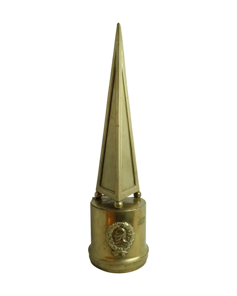 Obelisco de Bronce del Siglo XX con Inscripción, Objetos Decorativos, Primera mitad del siglo XX · vista 2/13