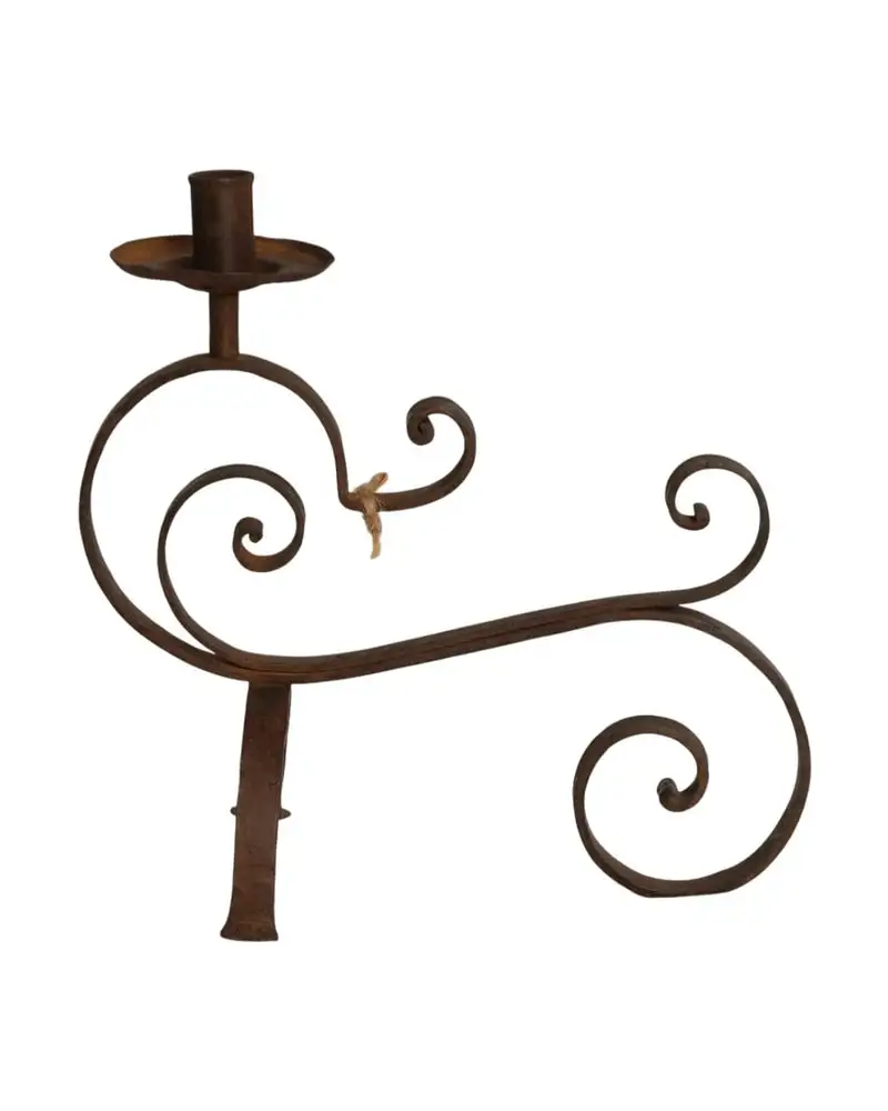 Candelabro de Hierro Forjado del Siglo XVIII con Diseño Curvado