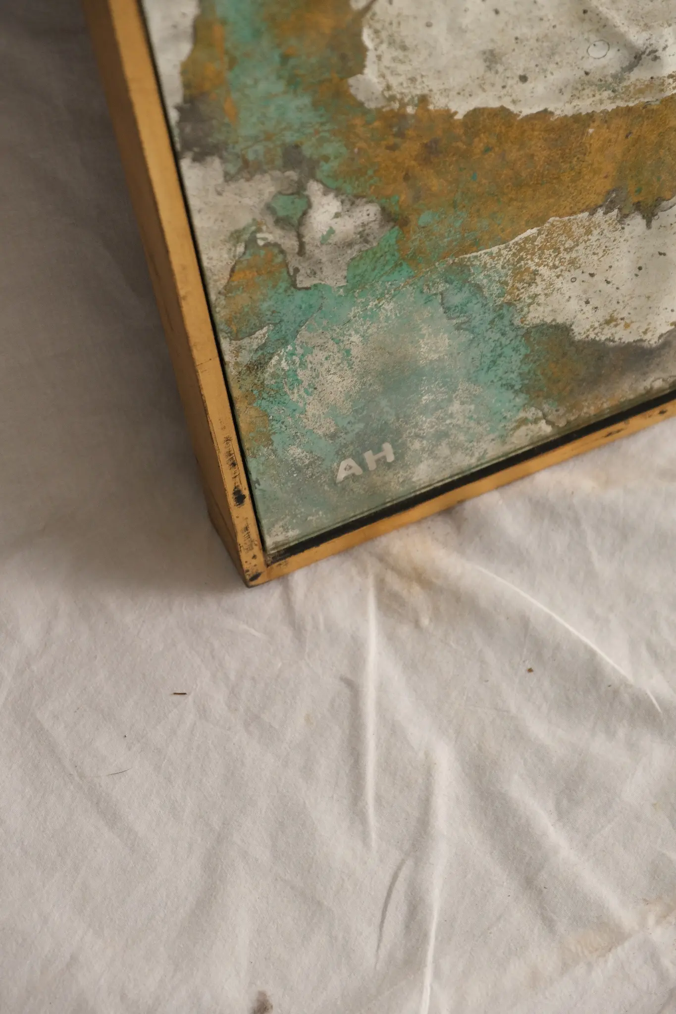 Espejos del Siglo XX con Marco Dorado y Detalles Abstractos, Espejos y Marcos, Primera mitad del siglo XX · vista 9/14