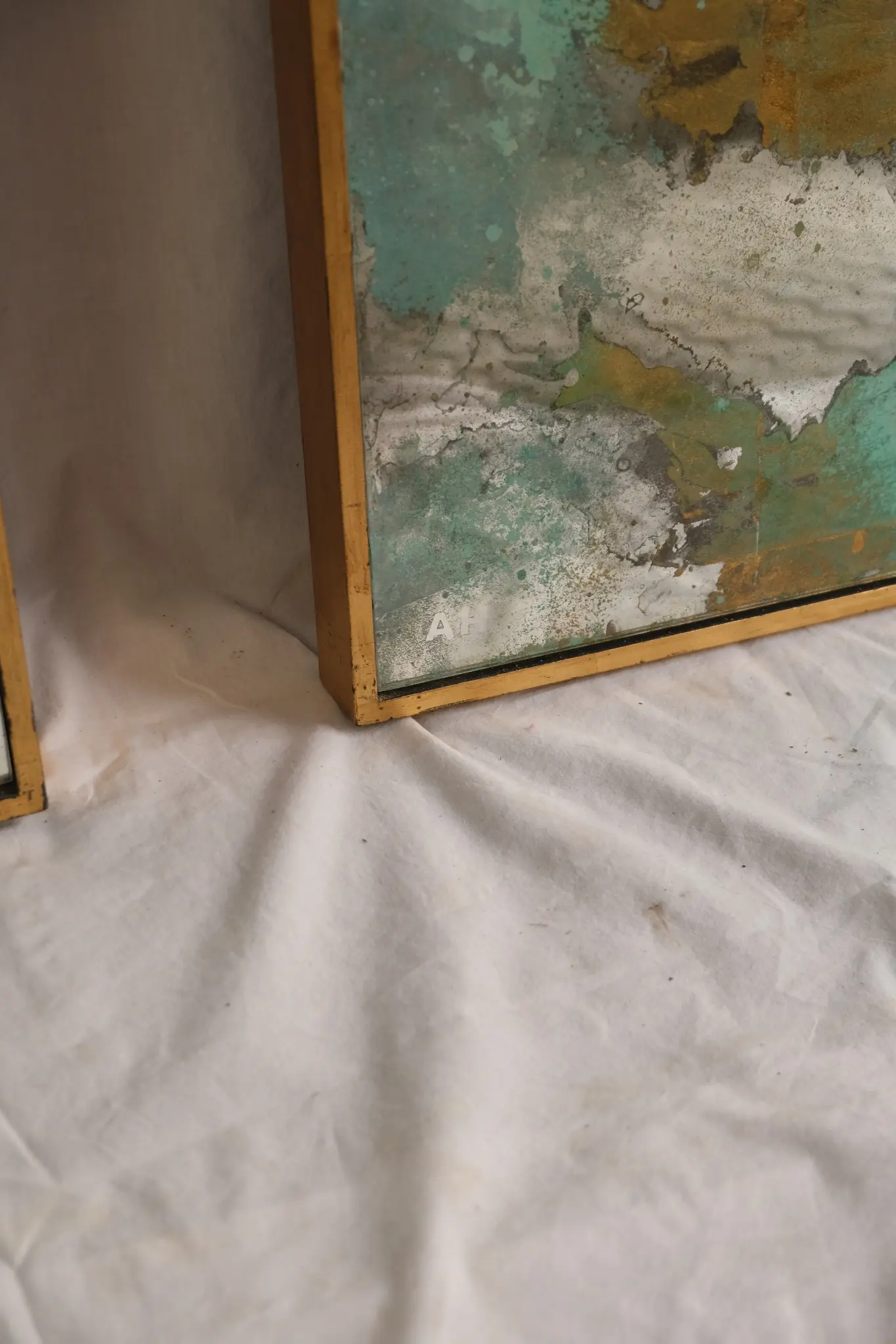Espejos del Siglo XX con Marco Dorado y Detalles Abstractos, Espejos y Marcos, Primera mitad del siglo XX · vista 3/14
