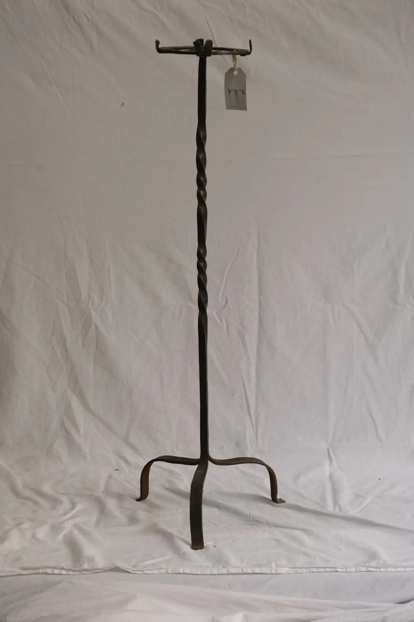 Soporte de Hierro del Siglo XIX con Diseño Torcido