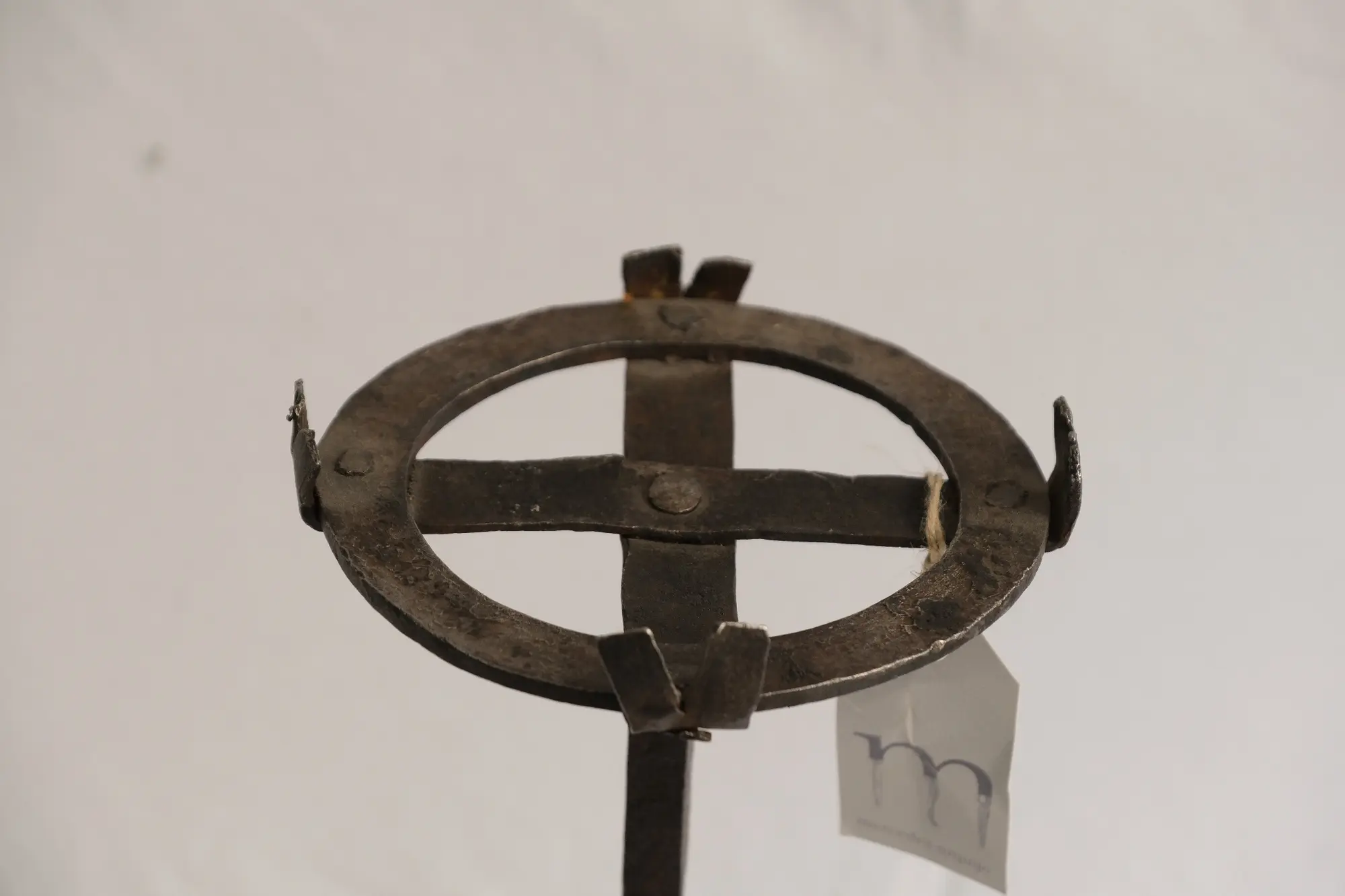 Soporte de Hierro del Siglo XIX con Diseño Torcido, Herrería y Metal, Siglo XIX · vista 3/7