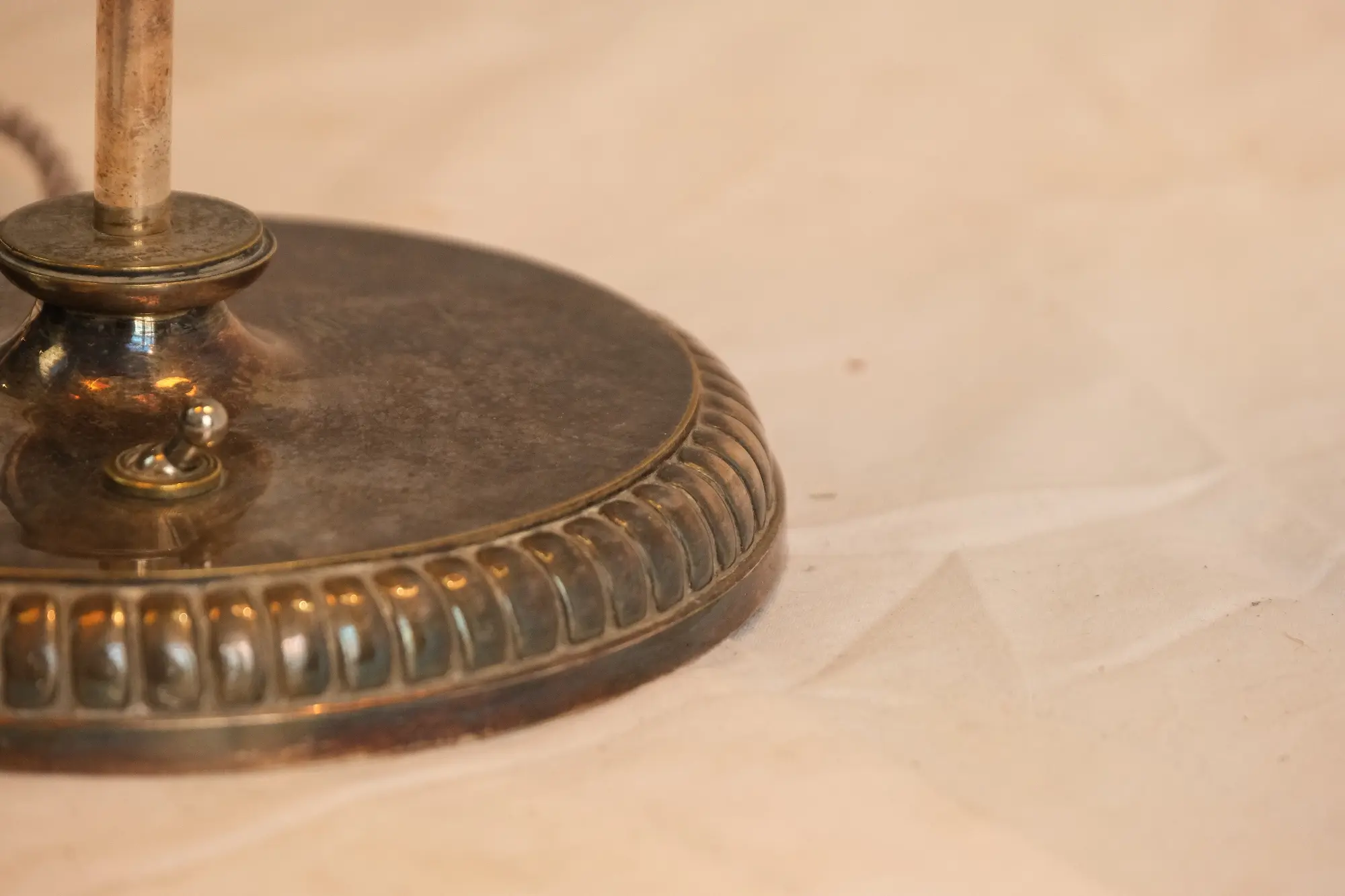 Lámpara de Mesa del Siglo XX en Metal Dorado con Pantallas, Iluminación, Primera mitad del siglo XX · vista 6/7