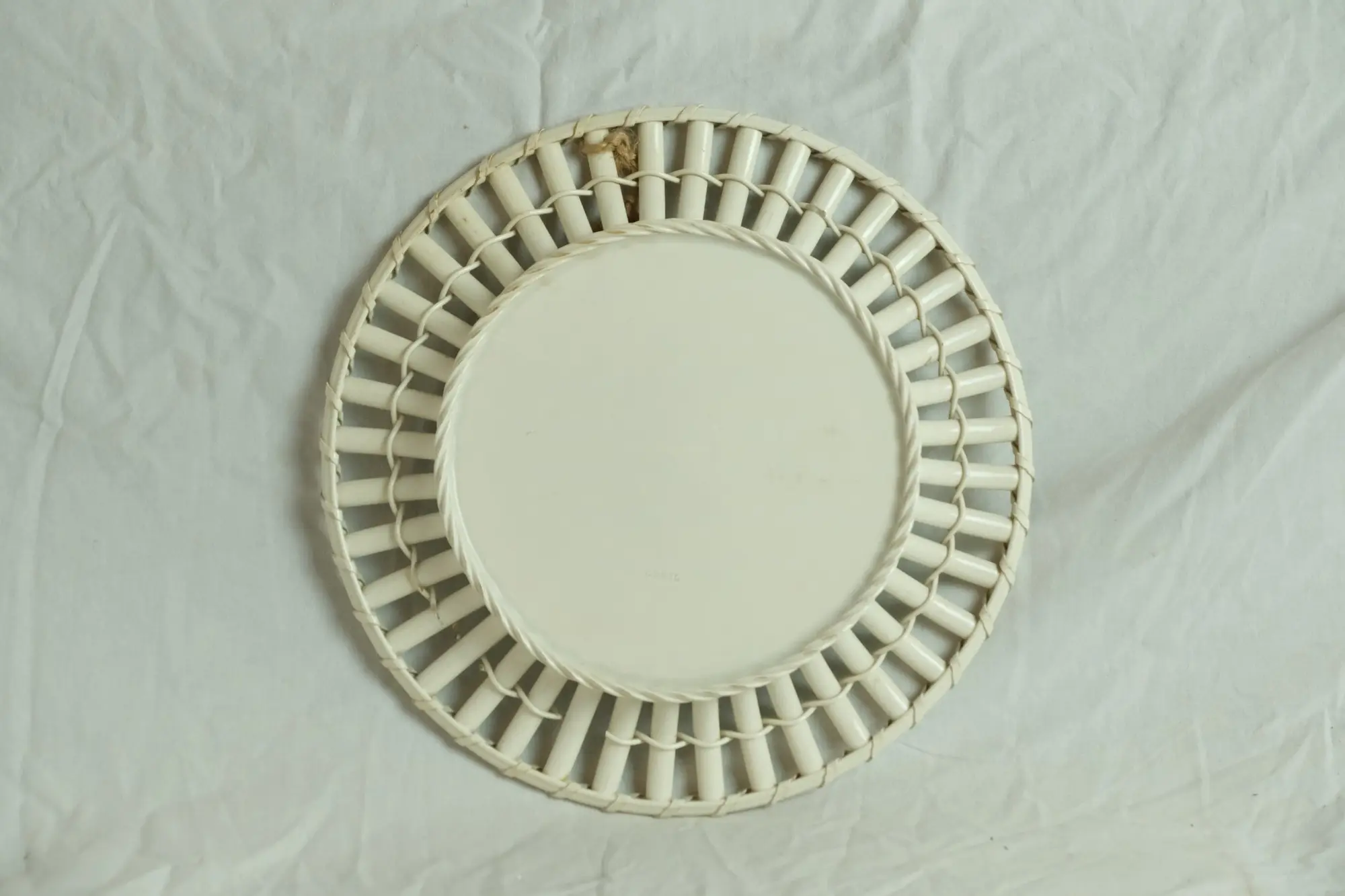 Plato Antiguo de Mimbre del Siglo XX en Color Blanco, Objetos Decorativos, Primera mitad del siglo XX · vista 5/5