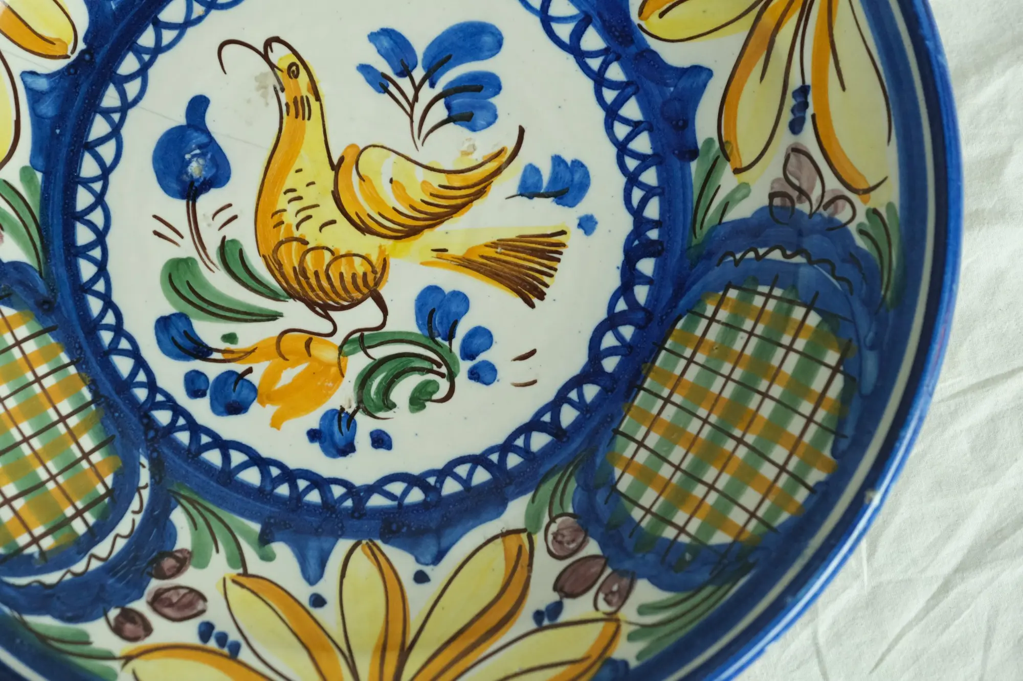 Plato de Cerámica del Siglo XX con Motivo de Pájaro, Objetos Decorativos, Primera mitad del siglo XX · vista 3/5