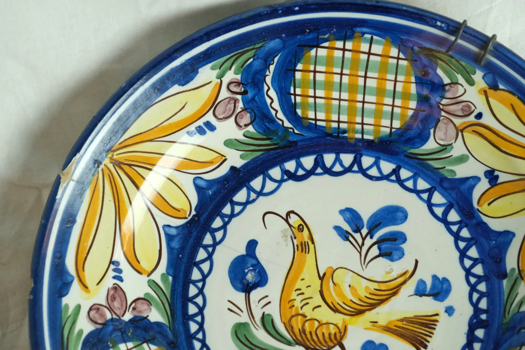 Plato de Cerámica del Siglo XX con Motivo de Pájaro, Objetos Decorativos, Primera mitad del siglo XX · vista 2/5