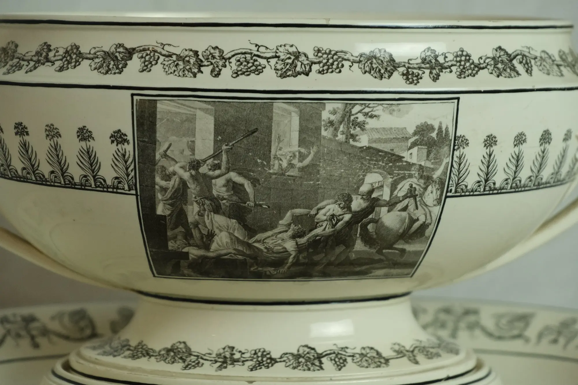Tazón de Sopa del Siglo XIX con Plato y Asas, Objetos Decorativos, Siglo XIX · vista 5/7