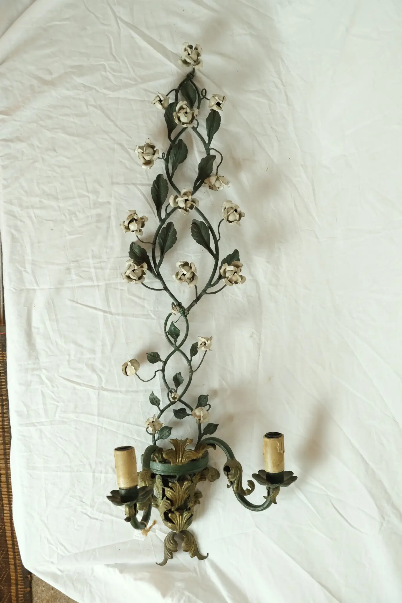 Aplique de Pared del Siglo XX en Hierro Forjado y Flores, Iluminación, Primera mitad del siglo XX