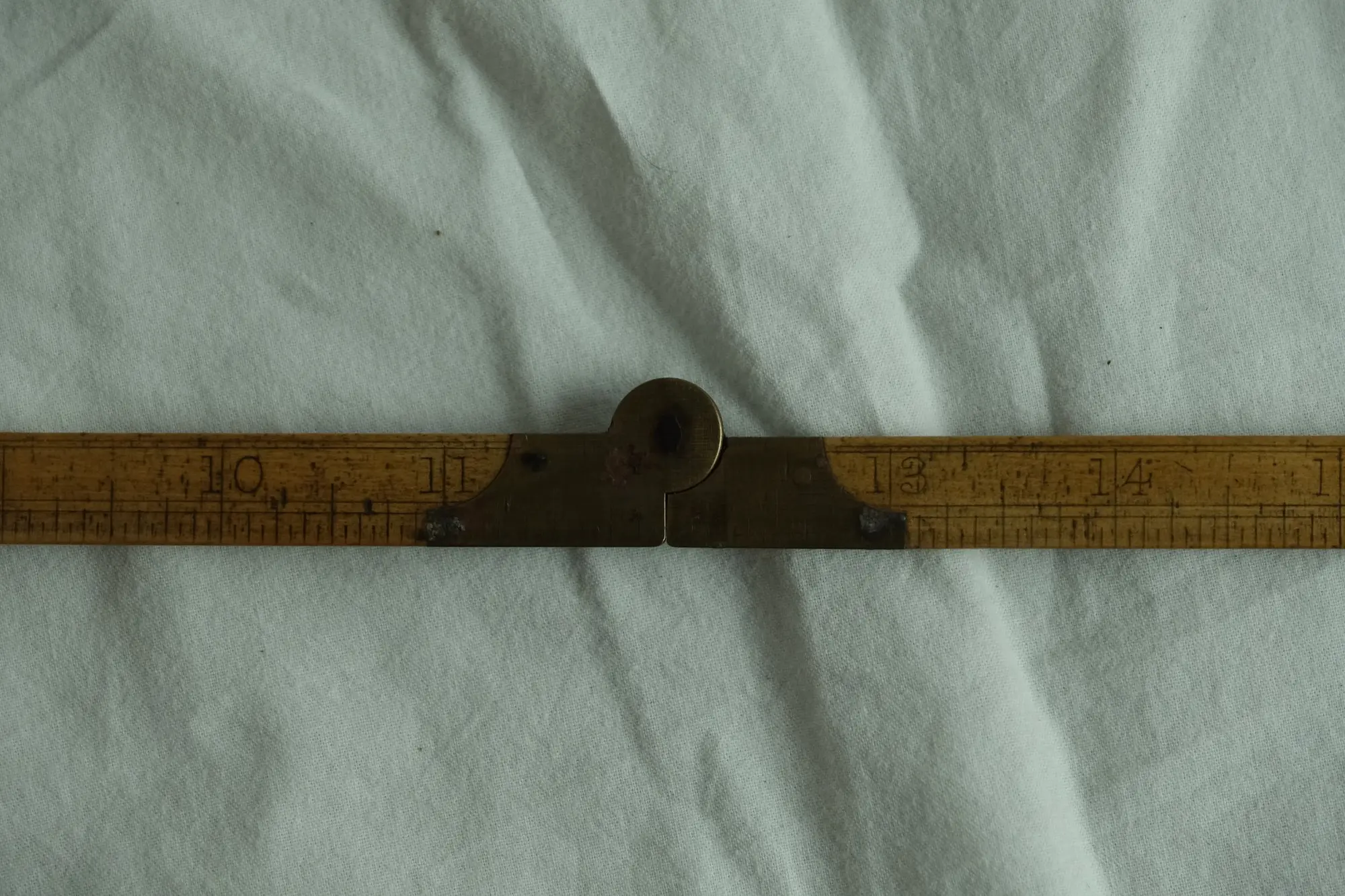 Regla de Medir del Siglo XIX en Madera con Bisagra de Latón, Objetos Decorativos, Siglo XIX · vista 3/7