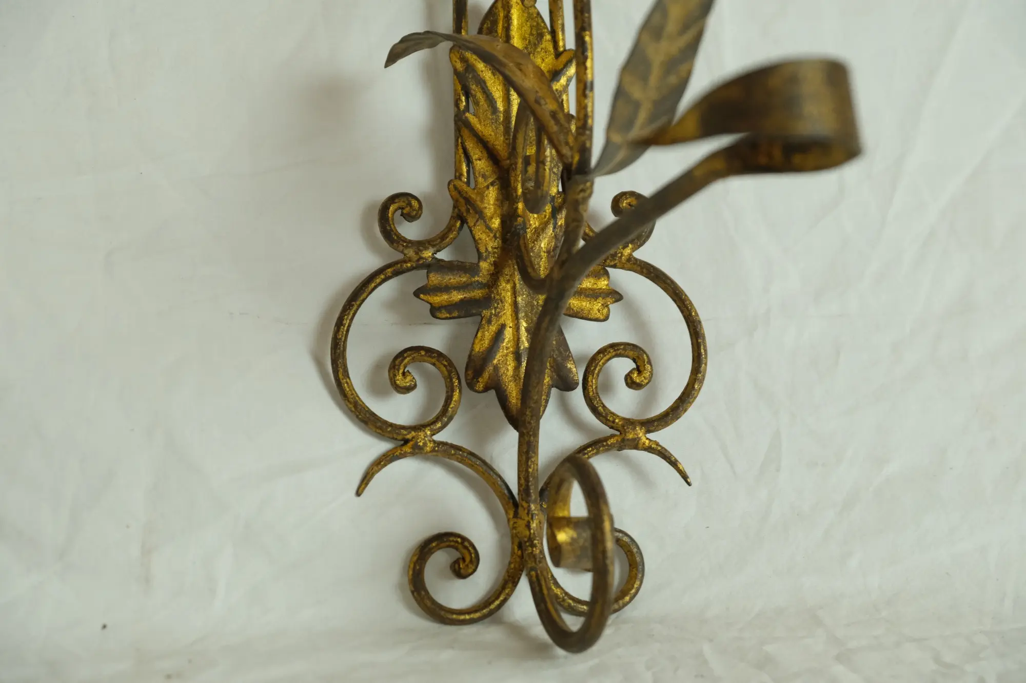 Candelabro de Hierro Forjado del Siglo XX con Detalles Dorados, Iluminación, Primera mitad del siglo XX · vista 3/6