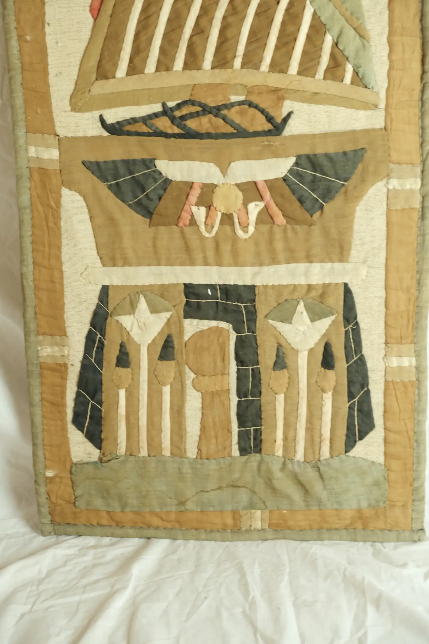 Tapa de Manta del Siglo XX con Motivo Indígena, Textiles y Tapices, Primera mitad del siglo XX · vista 4/13