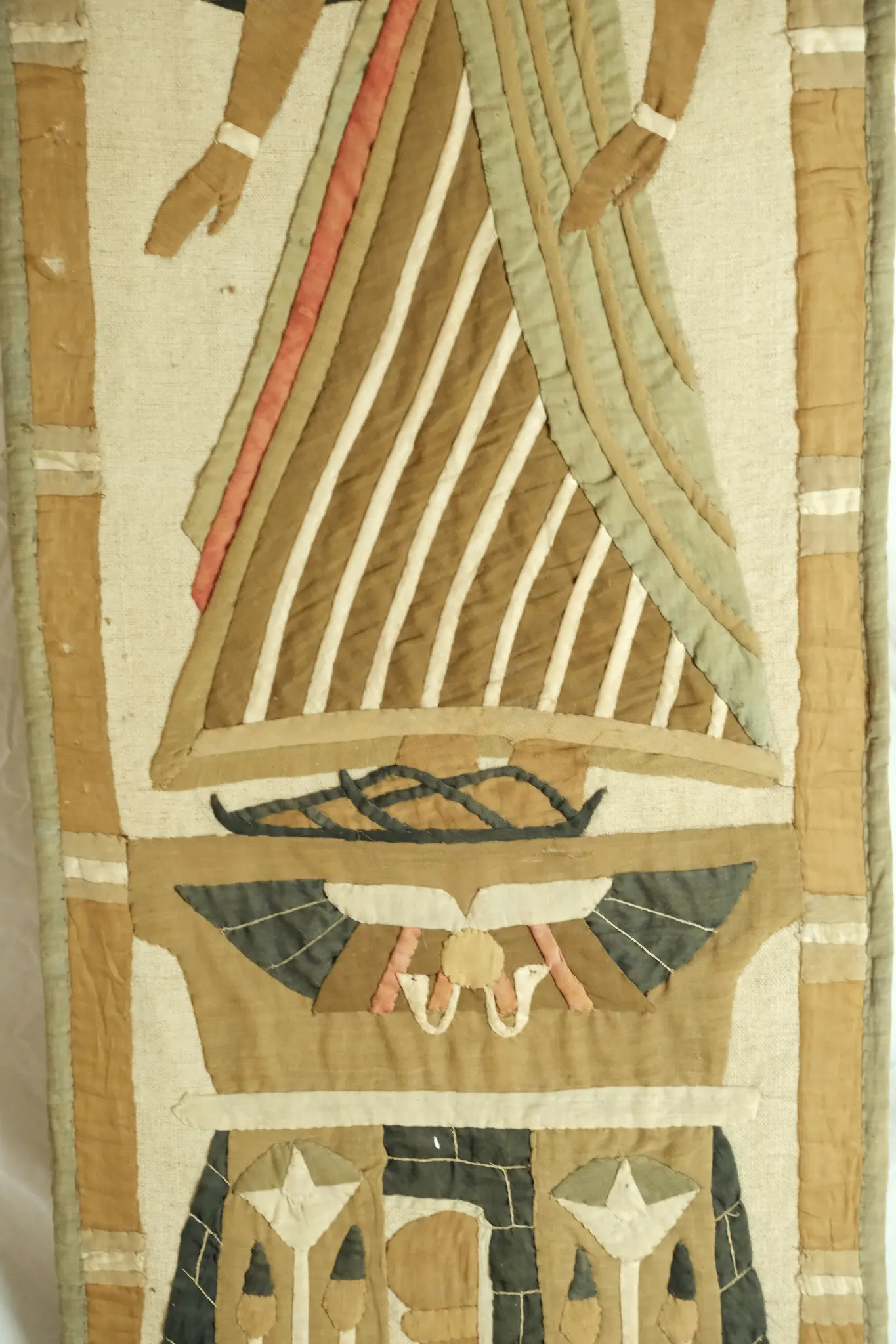 Tapa de Manta del Siglo XX con Motivo Indígena, Textiles y Tapices, Primera mitad del siglo XX · vista 3/13