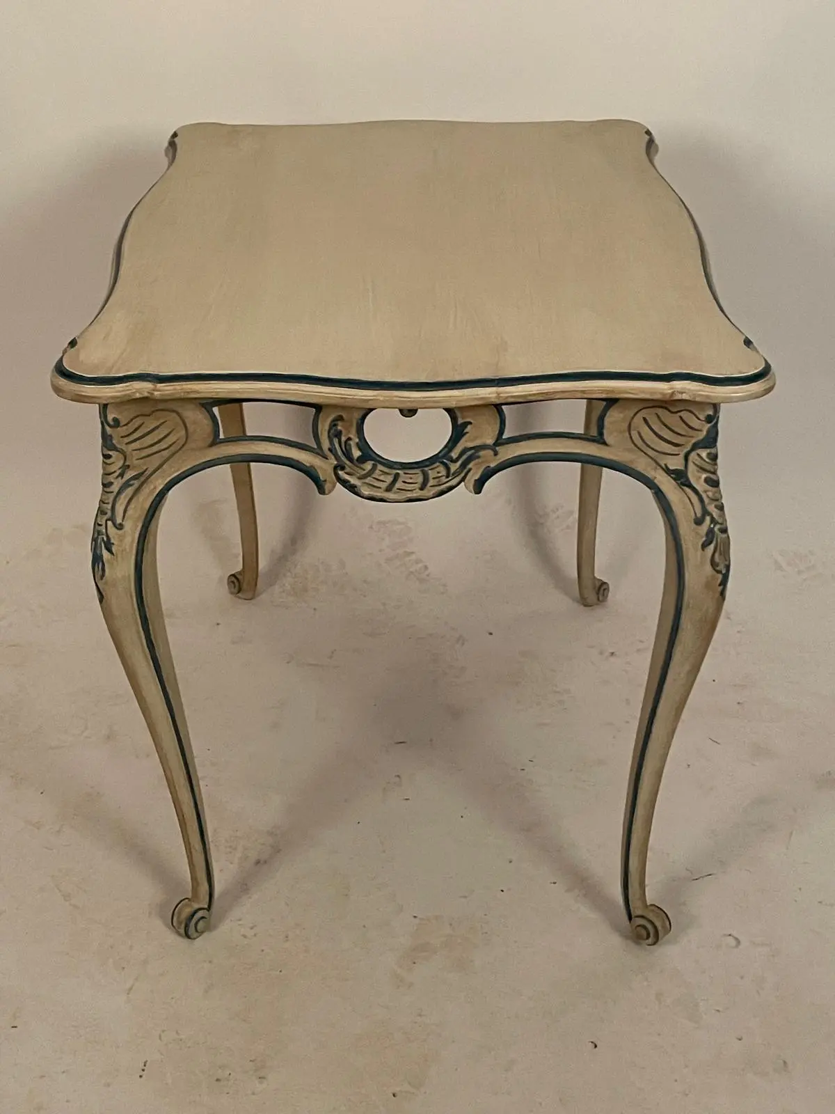 Mesa Rococó del Siglo XVIII en Madera Pintada a Mano, Mesas, Siglo XVIII · vista 3/9