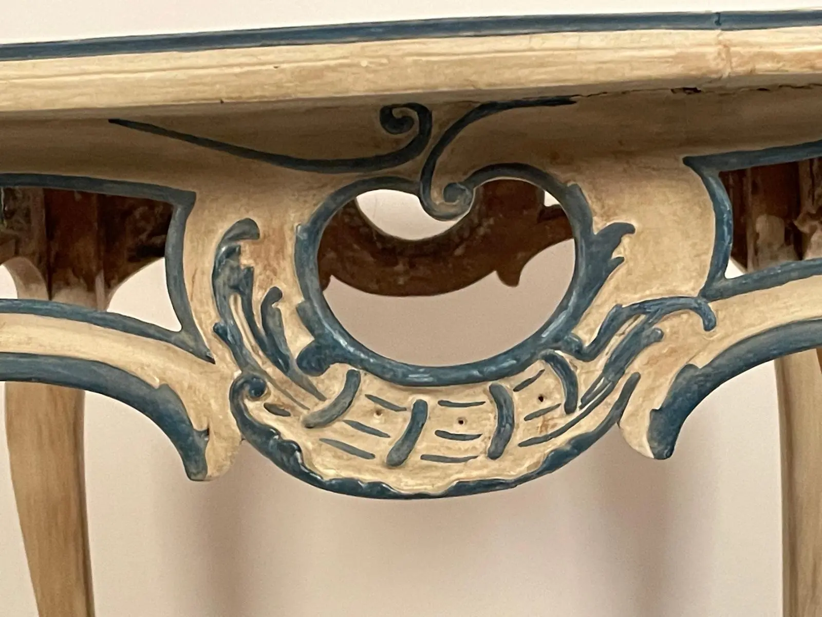 Mesa Rococó del Siglo XVIII en Madera Pintada a Mano, Mesas, Siglo XVIII · vista 4/9