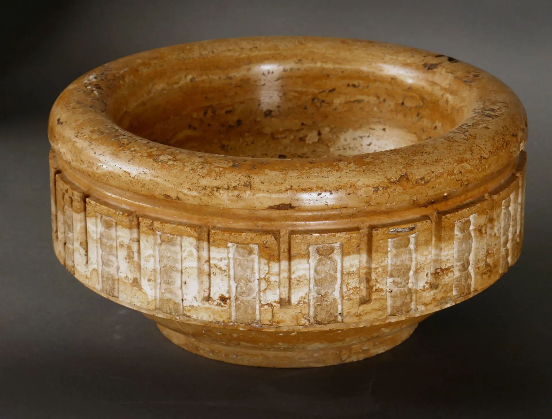 Large bowl in yellow Siena marble, Arte y Pintura · vista 3/3