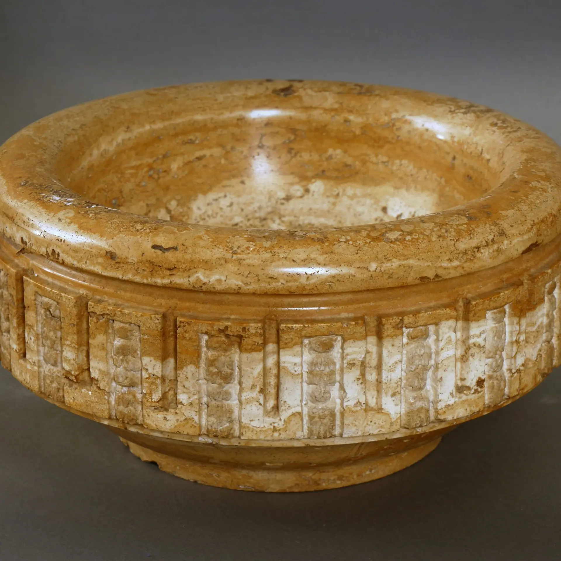 Large bowl in yellow Siena marble, Arte y Pintura