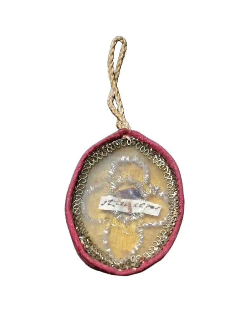 Antiguo relicario adornado con filigranas de hilo de oro y plata Siglo XIX