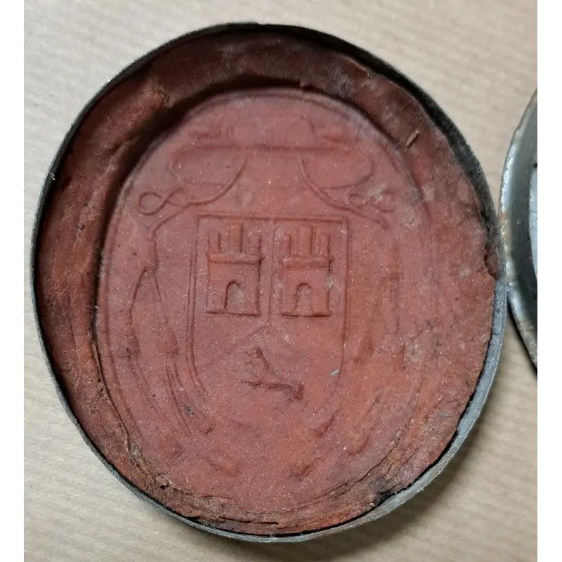 Sello episcopal en lacre con escudo heráldico (Torres). Caja metálica. S. XIX, Siglo XIX