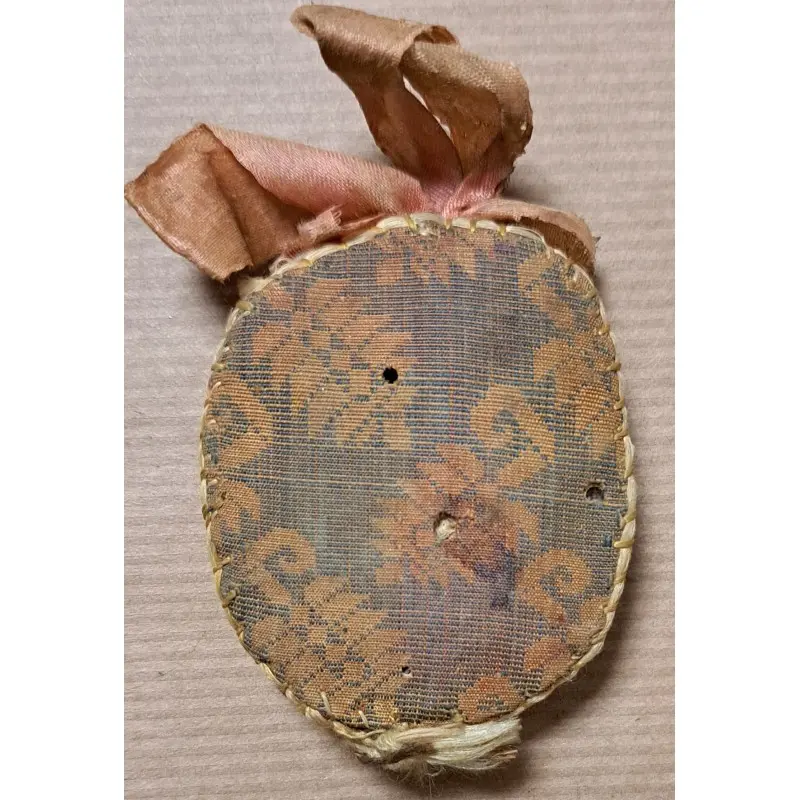 Relicario ovalado con reliquias y bordado conventual. Siglo XIX, Siglo XIX · vista 6/6