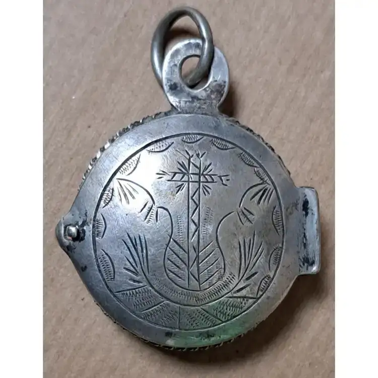 Relicario de plata con varias reliquias, siglo XVIII