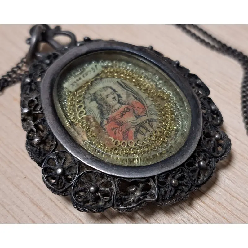 Antiguo relicario de plata con 6 reliquias y Santa Catalina coronada. Siglo XVIII–XIX, Siglo XVIII · vista 4/9