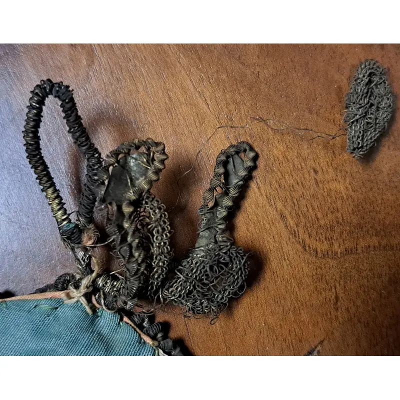 Relicario bordado en hilo metálico con reliquia de San Aniceto PM, siglo XIX, Siglo XIX · vista 7/7