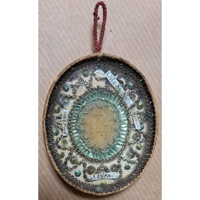 Antiguo relicario decorado con hilo de oro, siglo XIX, Siglo XIX · vista 2/9