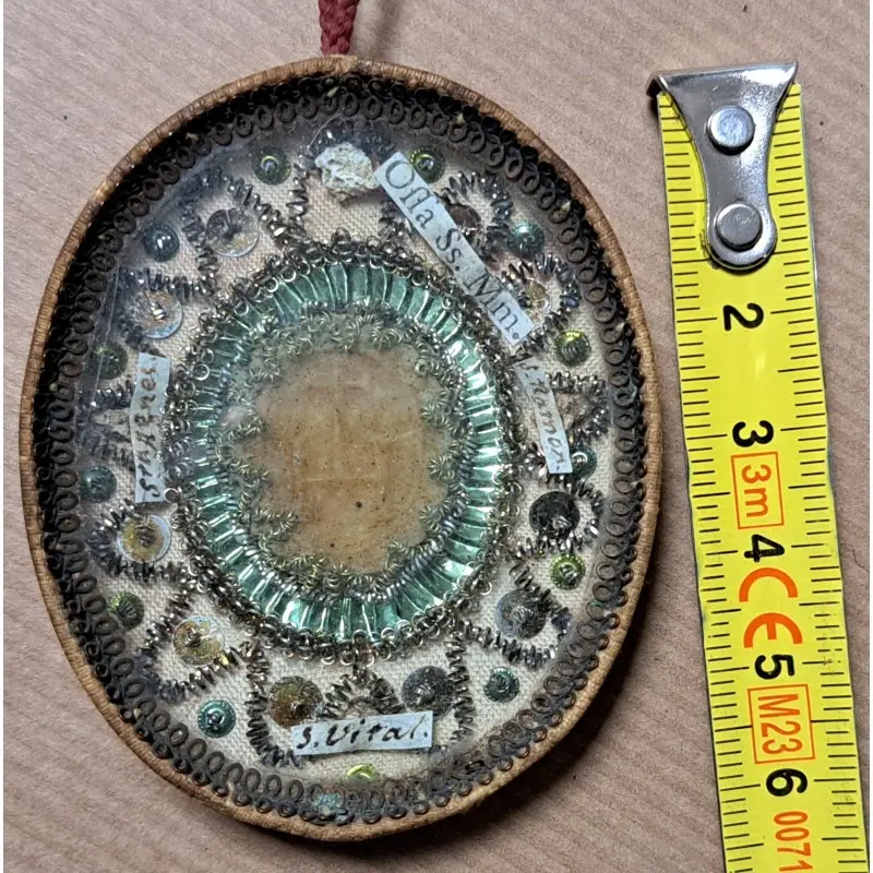 Antiguo relicario decorado con hilo de oro, siglo XIX, Siglo XIX · vista 9/9