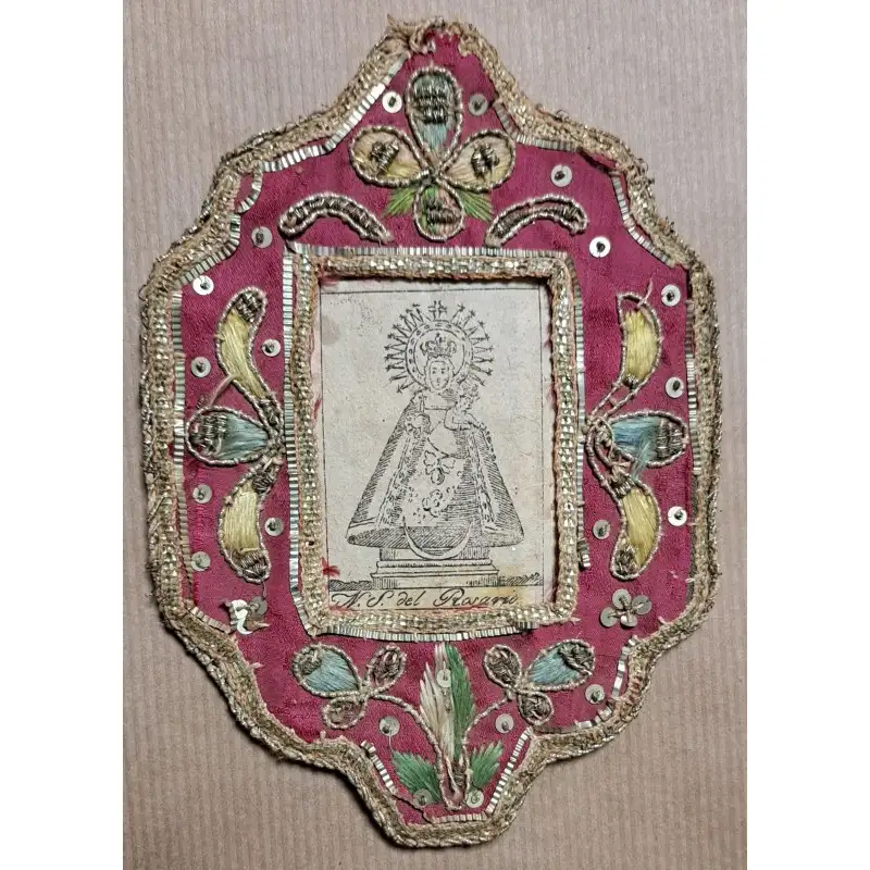 Nuestra señora del Rosario. Cartela o relicario bordado en hilo de oro S. XVIII