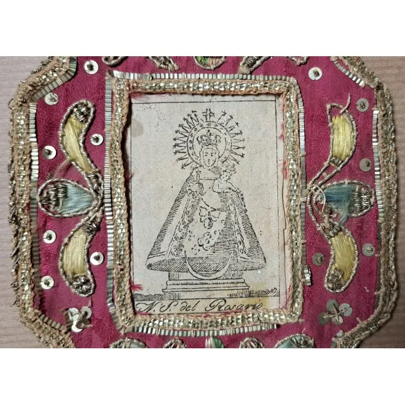 Nuestra señora del Rosario. Cartela o relicario bordado en hilo de oro S. XVIII, Siglo XVIII · vista 4/8