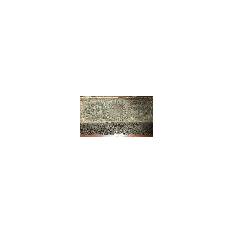 Antiguo faldón de altar bordado en hilo metálico, siglo XVIII, Siglo XVIII