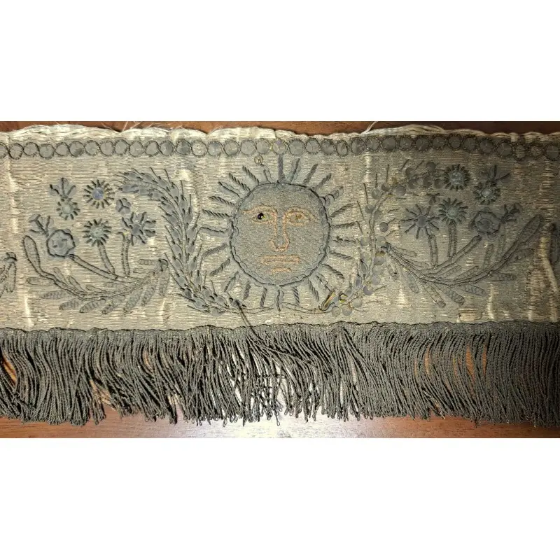 Antiguo faldón de altar bordado en hilo metálico, siglo XVIII, Siglo XVIII · vista 7/7