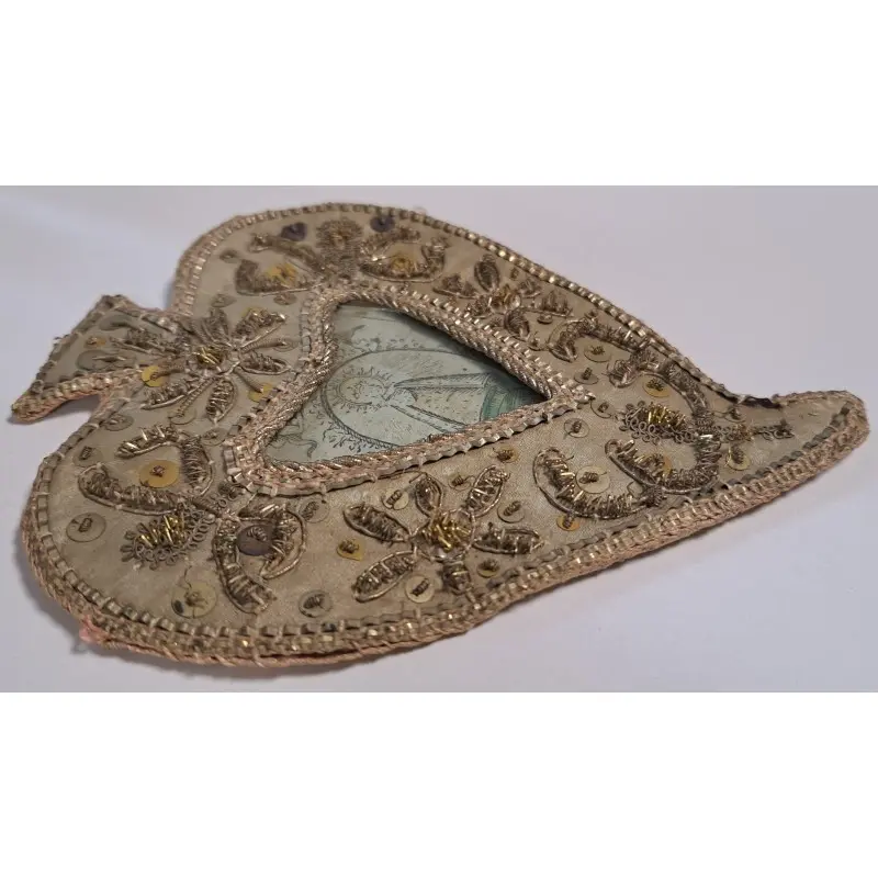 Pareja de Relicarios Bordados, Inmaculado Corazón de María, Siglo XIX, Siglo XIX · vista 8/10