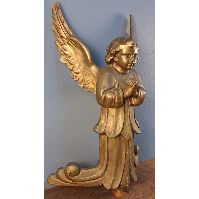 Ángel de talla, pieza de Retablo, siglo XVIII–XIX mide 56 cm