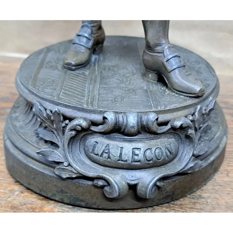 La Leçon, Emili Bruchon (1805 – 1895) escultura de calamina, 44 cm de altura · vista 4/11