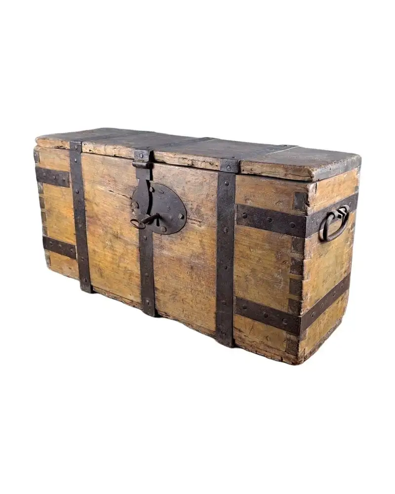 Caja militar de campaña. Artillería ligera, restos de lacre original. Siglo XIX