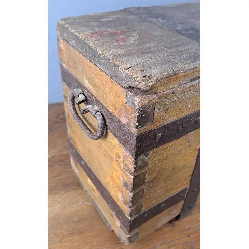Caja militar de campaña. Artillería ligera, restos de lacre original. Siglo XIX, Siglo XIX · vista 3/10