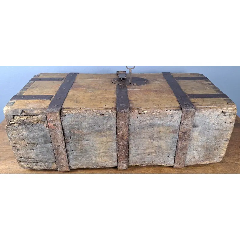 Caja militar de campaña. Artillería ligera, restos de lacre original. Siglo XIX, Siglo XIX · vista 7/10