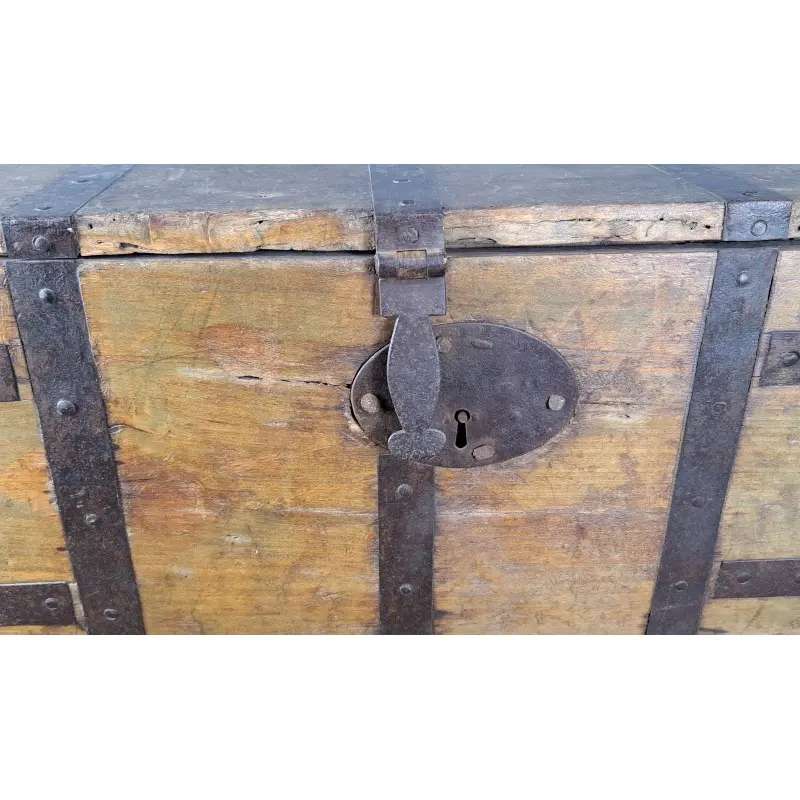 Caja militar de campaña. Artillería ligera, restos de lacre original. Siglo XIX, Siglo XIX · vista 9/10